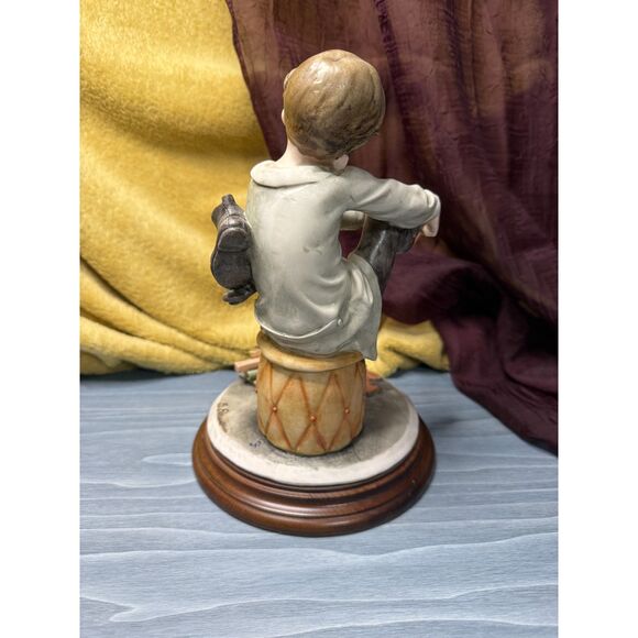 Giuseppe Armani 9" Figurine, “Boy Putting on Sock” – Florence Collection, Italy - Picture 11 of 15